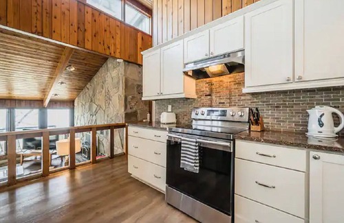 Northern Bruce Peninsula Cottage | Cobblestone Waterfront cottage 4 Bedrooms, 2 Bathrooms, Sauna at Lion Head