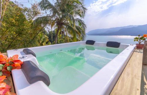 Cambaquara Apartment | Cobertura com Incrível Vista de Cinema para o Mar