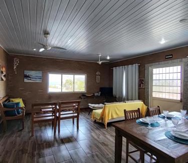 Praia da Enseada Apartment | Cobertura na Enseada a 80 m da areia