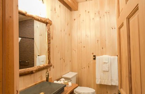Millersburg Hotel | Coblentz Country Lodge by Amish Country Lodging