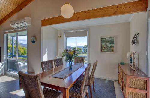 Binalong Bay House | Cockatoo Cabin