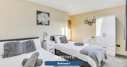 Eaglesfield House | Cockermouth - 3 Bedroom, Sleeps 10 Garden - JRR Stays