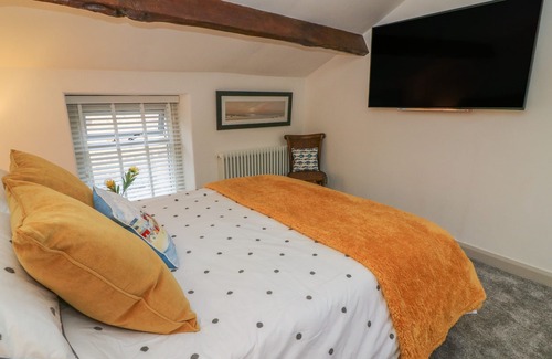 Heysham Cottage | COCKLE BAY COTTAGE, pet friendly, country holiday cottage in Heysham