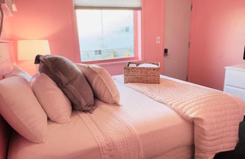 Sandusky Hotel | Cocktail Cabin Themed Guest Room