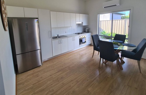 Killarney Vale Cottage | Coco Blue Coastal Cottage - near Shelly Beach
