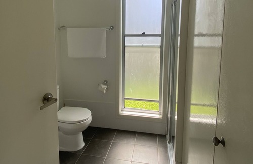 Killarney Vale Cottage | Coco Blue Coastal Cottage - near Shelly Beach