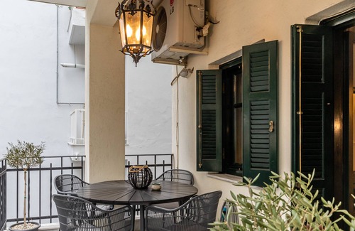 Thessaloniki City Centre Apartment | Coco by halu! Neoclassical apt