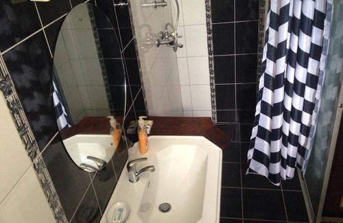 Galu Bed & Breakfast | Coco-De-Ville
