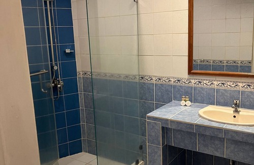Dumaguete Hotel | Coco Grande Hotel