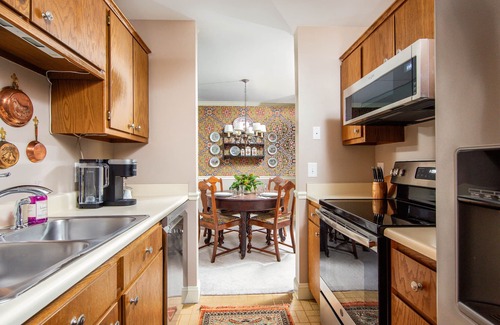 Franklin Condo | "Coco's Chambre", a 2 bedroom condo.walkable to downtown Franklin