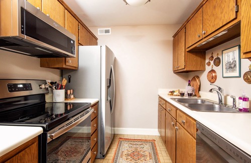 Franklin Condo | "Coco's Chambre", a 2 bedroom condo.walkable to downtown Franklin