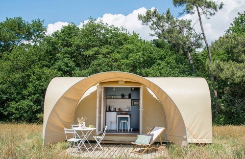 Hohenlychen House | Coco Sweet 2 - Coco Sweet tents on the beach