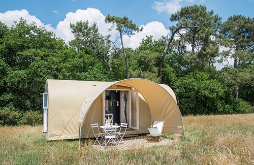 Hohenlychen House | Coco Sweet 2 - Coco Sweet tents on the beach
