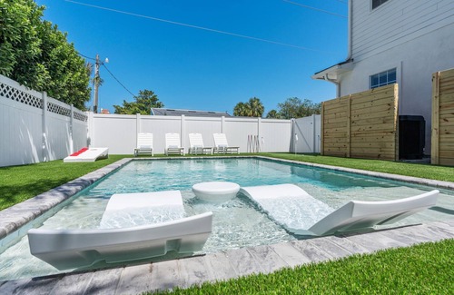 Jacksonville Beach House | Coco Villa: Luxury stay, Heated Pool, 3 Blocks to Beach