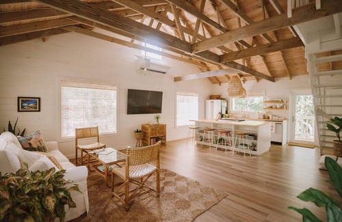 Gregory Town Cottage | Cocomo Cottage - Boutique Retreat at Surfer's Beach