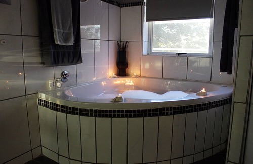Hartbeespoort House | Cocomo Guesthouse, Spa and Conference Centre