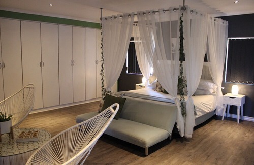Hartbeespoort House | Cocomo Guesthouse, Spa and Conference Centre