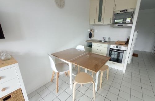 Guerande Apartment | Cocon Moderne, Piscine, Parking, Proche Plage