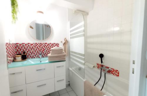 Guerande Apartment | Cocon Moderne, Piscine, Parking, Proche Plage