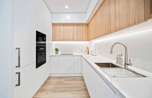 Elizabeth Bay Apartment | Coconut Apartment at Palm View Collective
