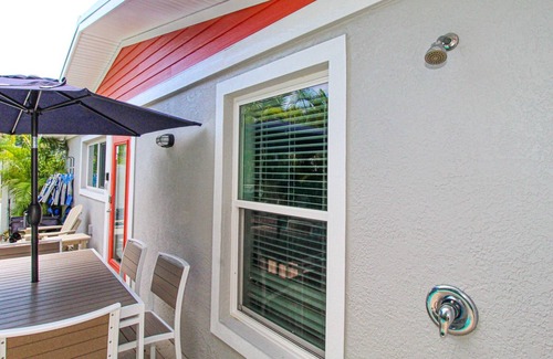 Holmes Beach House | Coconut Cottage #1 by AMI Locals
