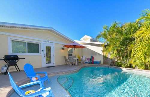 Holmes Beach House | Coconut Cottage #1 by AMI Locals