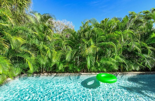 Holmes Beach House | Coconut Cottage #4 by AMI Locals