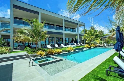 Bodden Town Apartment | Coconut Grove Suite, Bodden Town by Personal Villas - Gentle Caribbean Breeze