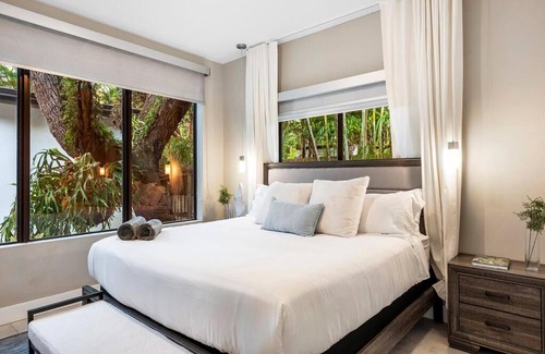 Northeast Coconut Grove House | Coconut Grove Villa with heated Pool sleeps 12