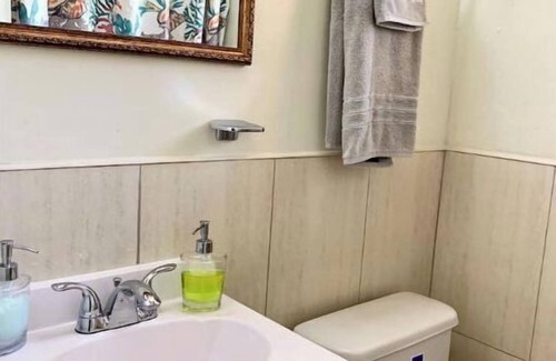 Nassau Apartment | COCONUT PALM HIDEAWAY-QUEEN