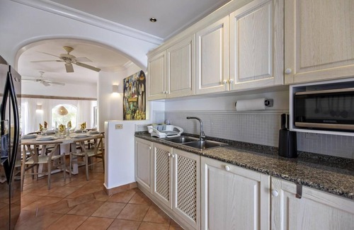 Merlin Bay House | Coconut Shell, Sugar Hill