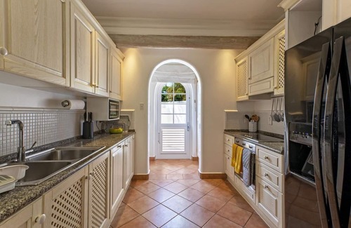 Merlin Bay House | Coconut Shell, Sugar Hill