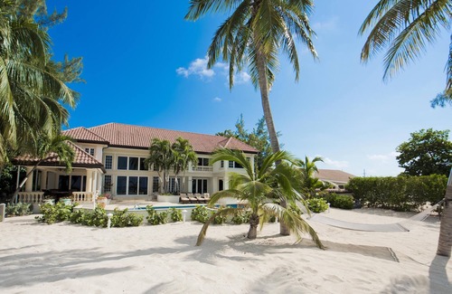 Seven Mile Beach House | Coconut Walk: Luxe Seven Mile Beach Estate w/Private Barefoot Beachfront, Pool, & Media Den