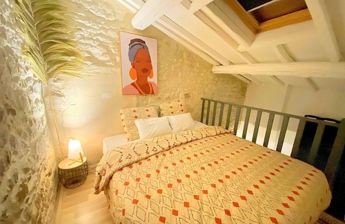 Nimes City Centre Apartment | 🏟 Cocoon in the Historic heart /2 steps from the arenas 🎉