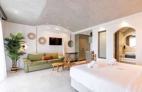 Pefkochori House | Cocooning Suites by Blue Carpet