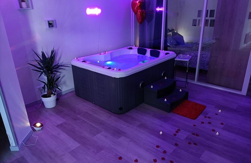 Casselardit Apartment | Cocoonspa Love Room Avec Jacuzzi, Idéal Pour un Couple