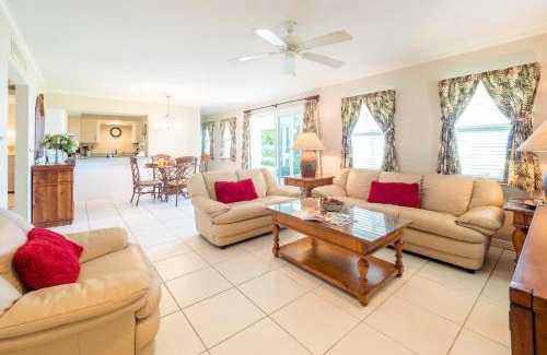 Seven Mile Beach House | Cocoplum #7 Condo