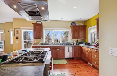 Waterbury Center House | Cody's Clubhouse: 3 br, wood fireplace, firepit & deck