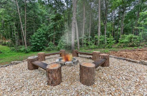 Mineral Bluff House | COE-Z Cabin Escape - Beautiful, spacious ranch style cabin with Three King Bedrooms.