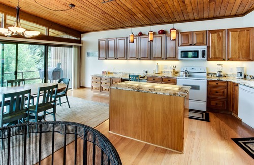 Coeur d'Alene Cabin | Coeur d'Alene Lake - Waterfront Cabin with Private Dock & Beach