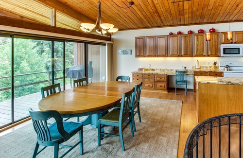 Coeur d'Alene Cabin | Coeur d'Alene Lake - Waterfront Cabin with Private Dock & Beach