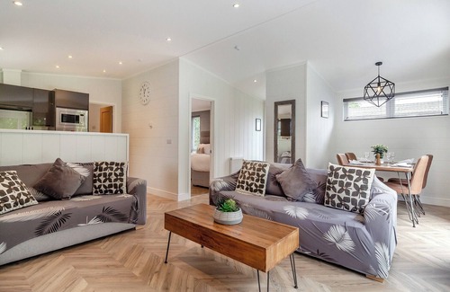 Earls Colne Ski Chalet | Coggeshall Lodge Pet