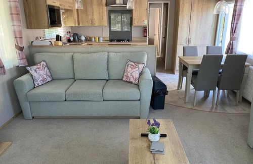 Hastings House | Coghurst Hall Holiday Home Sleeps 6, 2 bedrooms
