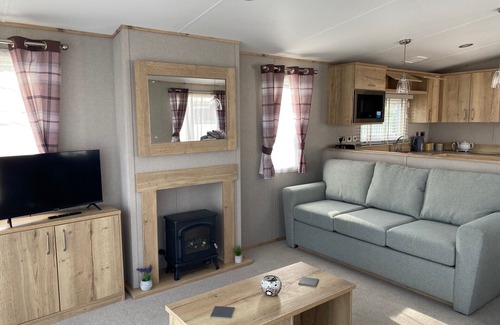 Hastings House | Coghurst Hall Holiday Home Sleeps 6, 2 bedrooms