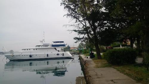 Bocca di Magra-La Ferrara Boat Rental | Cohete Boat