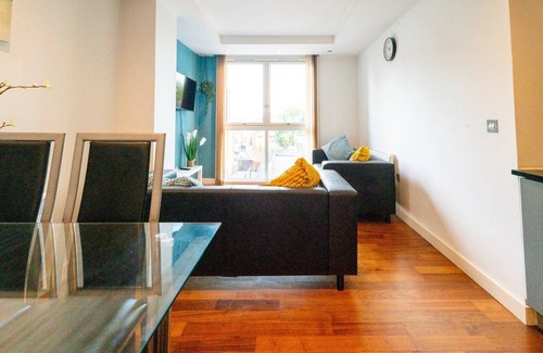 Plasnewydd Apartment | Cohost Partners Charming 1BR Retreat Netflix & Cozy Vibes