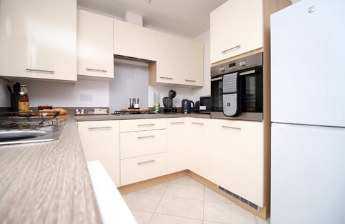 Graig House | Cohost Partners Cozy 3BR Home with Garden & Parking