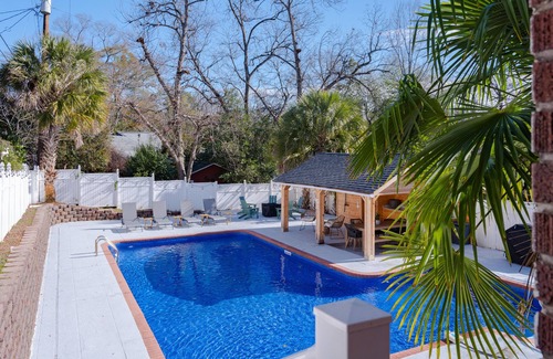 Columbia House | Cola's Hideaway Pool House Retreat & Outdoor Oasis