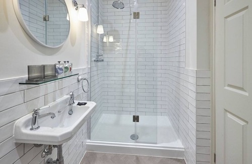 Wooler Apartment | Cold Law @ Arlington House Hotel: Self Check-In Suites