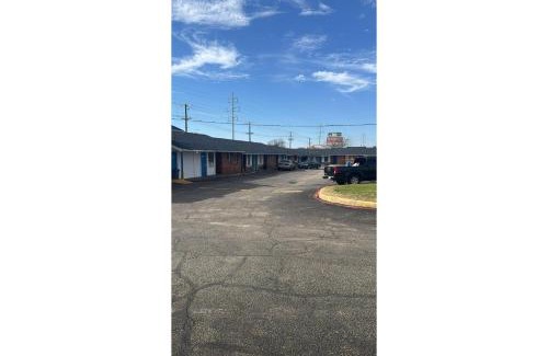 Dallas Hotel | Cole Manor Motel By OYO Love Field Market Center